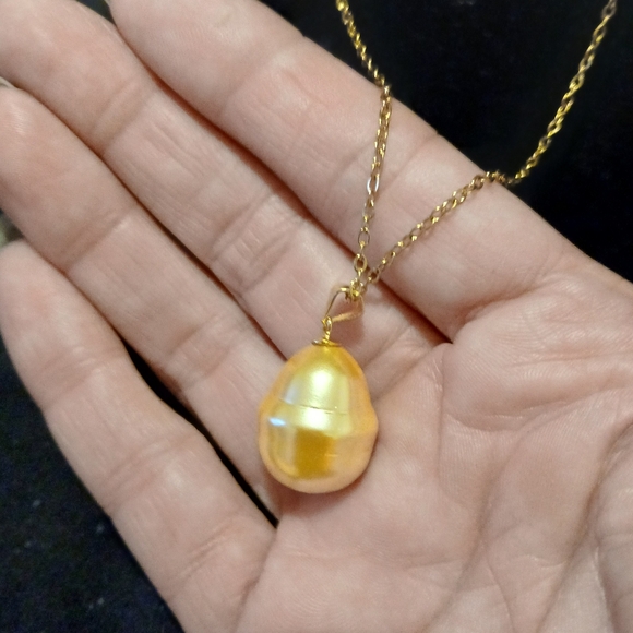 Jewelry - Golden Huge Pearl
